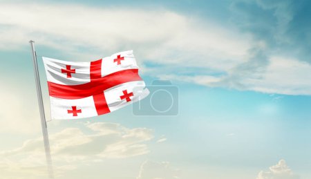 Foto de Georgia ondeando bandera contra el cielo azul con nubes - Imagen libre de derechos