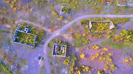 Vista aérea de la decadencia rústica en las minas abandonadas de Quincy en Michigan durante el otoño de 2017