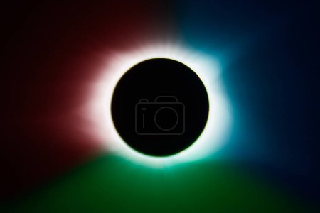 Totale Sonnenfinsternis 2017 in Franklin, Kentucky: Mondsilhouette und strahlende Corona erobern kosmisches Wunder