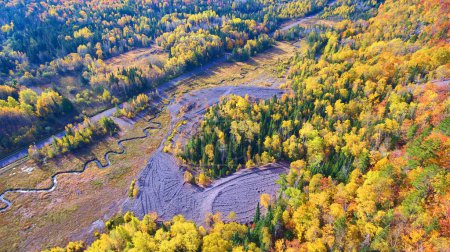 Herbstpracht aus der Luft in Cliff Mine, Michigan, aufgenommen mit DJI Phantom 4 Drohne