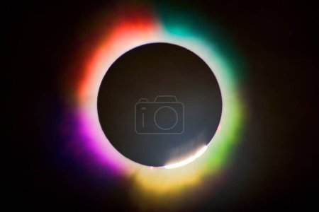 Rainbow Breathtaking Solar Eclipse Over Spiceland, Indiana - A Dazzling Display of Celestial Wonder and Totality, 8 de abril de 2024