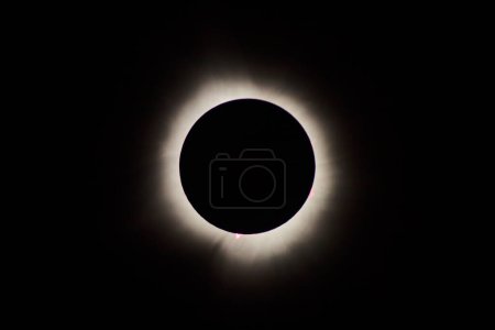 Eclipse Solar Total en Spiceland, Indiana - Una Danza Celestial Rara del Sol, la Luna y la Tierra, Abril 8, 2024