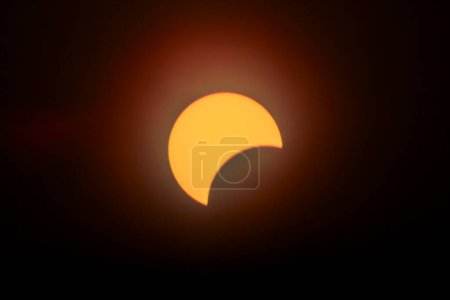 L'éclipse solaire partielle orne le ciel de l'Indiana, 8 avril 2024 - Un spectacle céleste de lumière et d'ombre