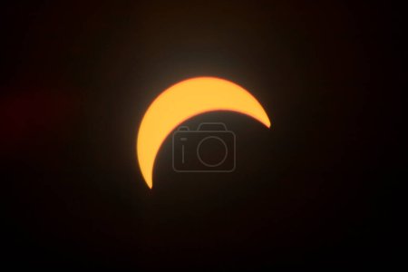 Éclipse solaire dramatique dans Spiceland, Indiana Ballet cosmique du soleil et de la lune en 2024, un spectacle de merveille naturelle