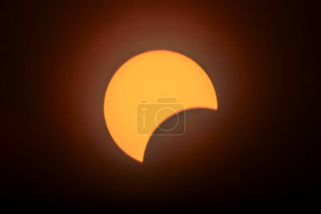 Spectaculaire éclipse solaire culminant au-dessus de Spiceland, Indiana en 2024 - Un superbe affichage céleste