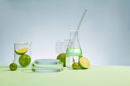 Téléchargez les photos : Le bécher de laboratoire, la fiole Erlenmeyer, la verge, la plate-forme en verre et le citron frais se détachent sur le fond bleu frais. Afficher les produits avec un espace idéal. - en image libre de droit