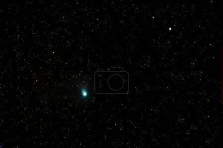 Téléchargez les photos : Photo amateur de la comète verte C-2022 E3 ZTF avec 800mm f11 et 10 secondes d'exposition le 12 février 2023 près de Darmstadt à 22 : 27, Allemagne - en image libre de droit