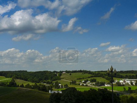 Téléchargez les photos : Paysage rural en été, Walnut Creek, Ohio - en image libre de droit