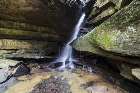 Blick auf Broken Rock Falls, Old Mans Cave, Hocking Hills State Park, Ohio