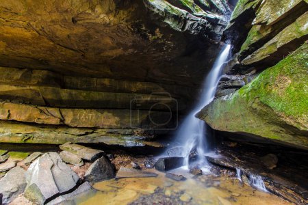 Vue sur Broken Rock Falls, Old Mans Cave, Hocking Hills State Park, Ohio