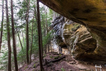 Téléchargez les photos : Vue à Old Man's Cave, Hocking Hills State Park, Ohio - en image libre de droit