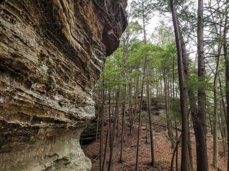 Vue à Whispering Cave, Hocking Hills State Park, Ohio