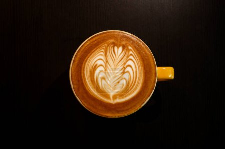 Téléchargez les photos : Wing Latte Art dans un café. - en image libre de droit