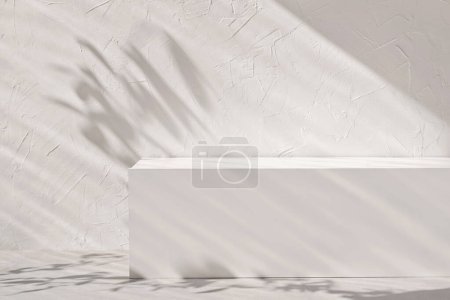 Foto de Escenario de podio beige claro neutro en blanco con un estilo de vida estético sombras de luz solar floral, pared de hormigón con textura blanca y fondo de estante, plantilla de escaparate de productos de marca - Imagen libre de derechos