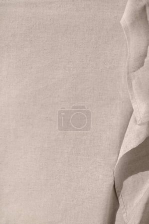 Téléchargez les photos : Texture en tissu de lin beige neutre avec bordure pliée, fond d'identité de marque minimaliste durable, modèle de conception de mariage. - en image libre de droit