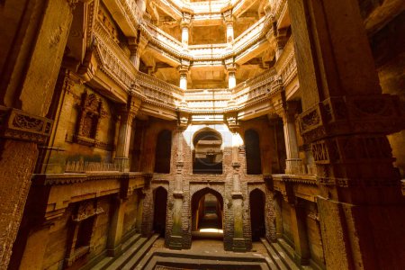 Téléchargez les photos : Un ancien puits en Inde, Ahmedabad Gujarat, 16 décembre 2016 - en image libre de droit