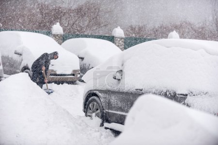 Foto de Fuertes nevadas en la ciudad, Ucrania, Kiev, 29 de diciembre de 2019 - Imagen libre de derechos