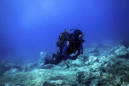 Scuba Diver Meeresboden, Taucher erkunden