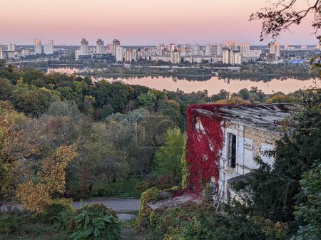 Téléchargez les photos : View of the city of Kyiv - en image libre de droit
