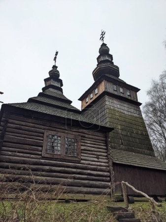 Foto de The open-air museum of traditional wooden architecture in the national park in Ukraine, wooden church view - Imagen libre de derechos