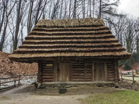 Foto de The open-air museum of traditional wooden architecture in the national park in Ukraine, wooden house view - Imagen libre de derechos