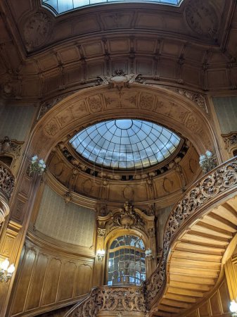 Téléchargez les photos : Interior of the old wooden palace - en image libre de droit