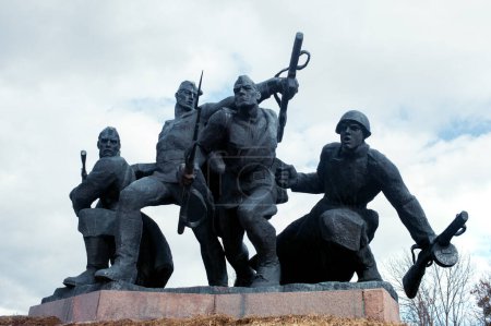 Foto de Monumento militar del monumento de batalla Dnipro, Bukrinskiy platsdarm, Óblast de Cherkaska, Ucrania. - Imagen libre de derechos
