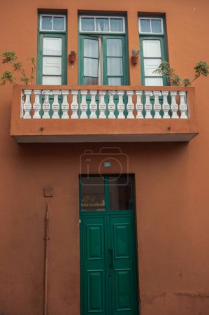 Foto de Casa típica de la ciudad mediterránea - Imagen libre de derechos