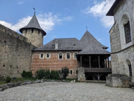 Foto de El área principal dentro de la fortaleza de Khotyn en la orilla del río Dniester, Khotyn, Ucrania, Europa - Imagen libre de derechos
