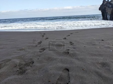 Foto de Huellas en la playa del Atlántico, Tenerife, Canarias, España - Imagen libre de derechos
