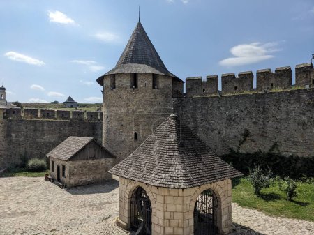 La principale zone à l'intérieur de la forteresse de Khotyn sur la rive de la rivière Dniester, Khotyn, Ukraine, Europe 