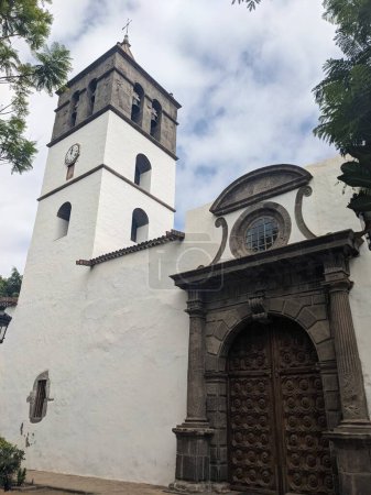 Foto de Antigua iglesia de la ciudad de la isla - Imagen libre de derechos
