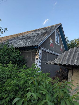 Téléchargez les photos : Vieille maison dans le village - en image libre de droit