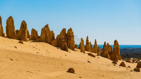 Die Zinnen sind Kalksteinformationen innerhalb des Nambung Nationalparks, in der Nähe der Stadt Cervantes, Westaustralien.