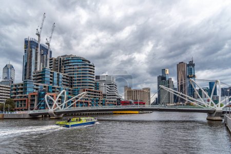 Foto de Melbourne, Victoria / Australia - 11 / 03 / 2019 Melbourne 's Bridges is the West Gate, Bolte, Webb, Charles Grimes, Seafarers, Spencer Street, Kings and Queens bridge. - Imagen libre de derechos