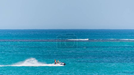 Foto de Rockingham, WA / Australia - 15 / 11 / 2019 Jet ski es popular en las aguas de Palm Beach y la bahía de Shoalwater. - Imagen libre de derechos