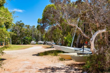 Téléchargez les photos : Augusta, WA - Australie 12-12-2022 Augusta Yacht Club est situé sur les rives de la belle rivière Blackwood. - en image libre de droit