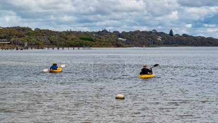 Téléchargez les photos : Augusta, WA - Australie 12-10-2022 L'eau tranquille d'Augustas Hardy Inlet, au sud-ouest de l'Australie-Occidentale, un endroit de beauté pour une promenade, une baignade, un kayak, une croisière, un poisson ou un pique-nique relaxant - en image libre de droit