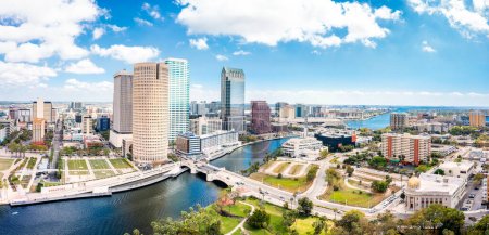 Panorama aérien de Tampa, Floride. Tampa est une ville située sur la côte du golfe de Floride aux États-Unis..