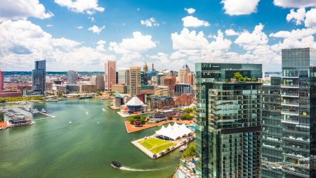 Luftaufnahme des Baltimore Inner Harbor und der Skyline. Baltimore ist die bevölkerungsreichste Stadt im US-Bundesstaat Maryland
