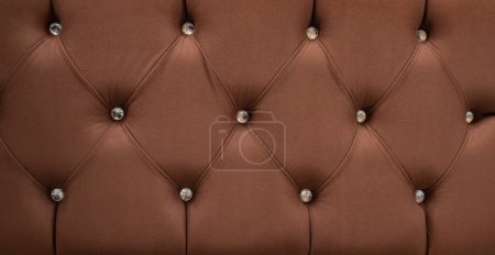 Foto de Tela marrón con botones, patrón en forma de diamante, primer plano - Imagen libre de derechos
