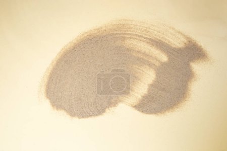 Desert sable pile balayage, dune toile de fond sur fond crème abstrait soft focus close up 