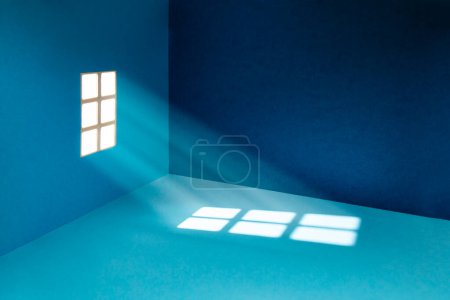 Habitación azul hecha de cartón, con una ventana rectangular y rayos de sol que se proyectan en el suelo 