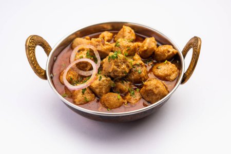 Foto de El curry de soya o el curry para hacer comidas es un delicioso plato indio hecho con pepitas de soja. - Imagen libre de derechos