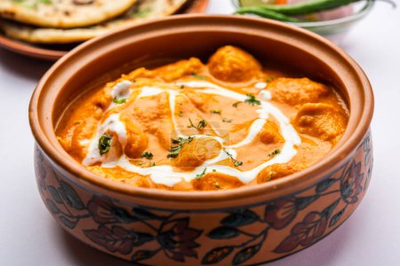 Foto de Sabrosa mantequilla de pollo al curry o Murg Makhanwala o plato de masala de la cocina india - Imagen libre de derechos