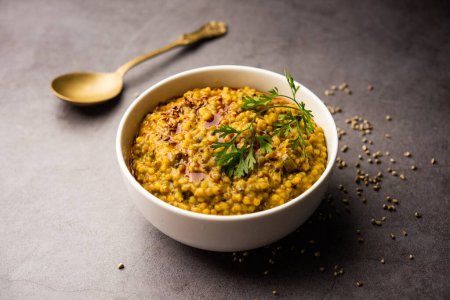 Téléchargez les photos : Millet Khichdi or bajra khichadi is a one pot healthy and protein rich gluten-free Indian meal - en image libre de droit
