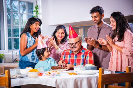 Foto de Indian asian family celebrating a birthday party at home - Imagen libre de derechos