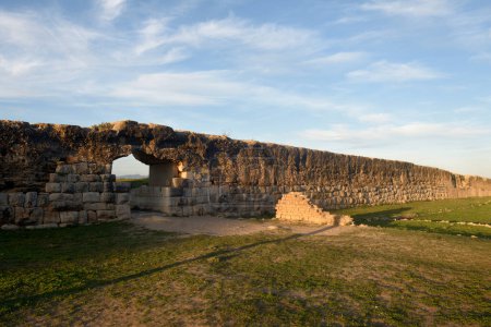Téléchargez les photos : Portail principal des remparts romains des Ruines des Empuries, province de Gérone, Espagne - en image libre de droit