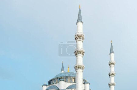 Téléchargez les photos : Paysage de la mosquée en Turquie. Photo de fond islamique - en image libre de droit