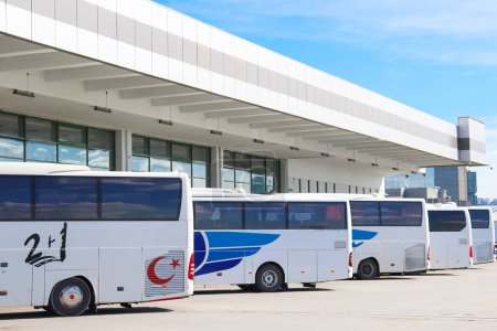 Bus passagers stationnés à la gare routière interurbaine d'Ankara